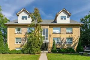 Private 2bdrm Newly Renovated - Furnished apt - U3 Apartments, Burlington