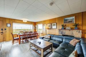 Beachfront Cottage on Promenade w/ Hot Tub, Seaside