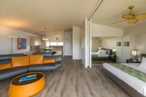 Waikiki Shore by OUTRIGGER, Honolulu