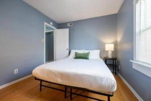 PershingAve Tourist base, Indianapolis