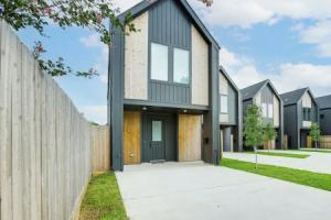 Modern Home w/ Private Yard in Northeast H-town! Tourist base, Houston