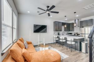 Sleek, Convenient New-build 8 Mi to Dtwn! Apartments, Houston
