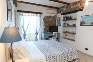 Room in Guest Room - Central Room With Balcony And Amazing Sea View, Cefalu