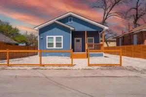Sleek 4br/3ba Urban Living w/ Downtown Views! Tourist base, San Antonio