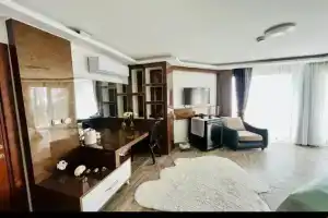 Ellawilla Suit House, Akcay