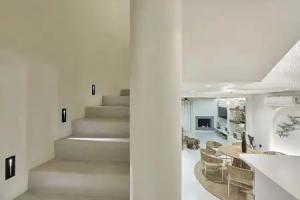 Seafront Idyllic Villa With Private Heated Pool and Outdoor Jacuzzi Steps Away From the Beach, Agios Nikolaos