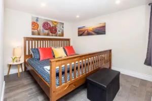 Prime Location - Upscale 1BR Apt With King Bed - Steps From Byward Market Apartments, Ottawa
