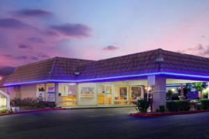 Days Inn and Suites, Palmdale