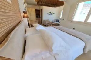 Life Suites, Tourlos