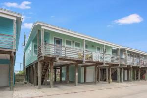 Caney Creek Beach Club - Pet Friendly! Golf Cart Included! Tourist base, Philadelphia