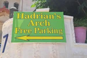 hadrian's arch Hotel, Jarash