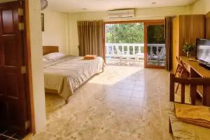Hugs Guesthouse, Lanta Island