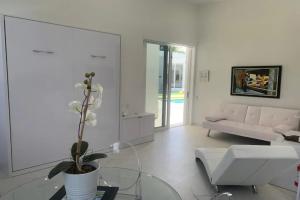 Men Only Clothing Optional Guesthouse near Wilton Manors, Fort Lauderdale