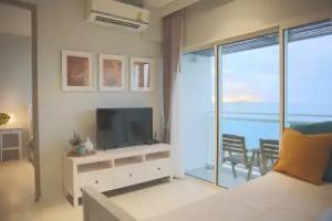 Stunning sunset on 30th floor beach front@Veranda Hotel, Jomtien Beach