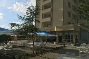 Hotel Princ, Golem