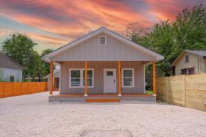Vibrant 4br/3ba Oasis Near Happy Downtown! Tourist base, San Antonio