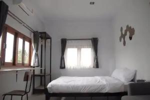 The Peace Hostel, Damnoen Saduak