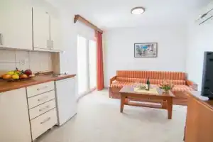 Ivan Apartmani, Petrovac