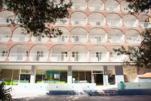 Hotel Cassandra, L'Arenal