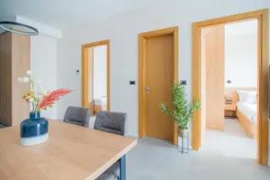 Royal Blue Resort & Residences, Kotor