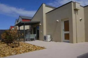 The Lakes Apartments, Lakes Entrance