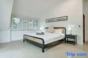 Koson, Elegant 3 Bedroom Villa, Nai Harn