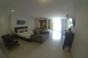 Karon Living Room, Karon