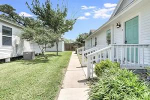 Coast Oaks Cottage 4 1 Bedroom Cottage by RedAwning, Rockport