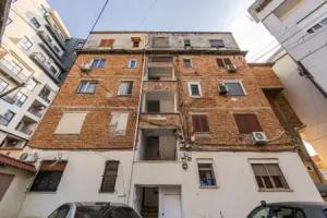 City Center Apartment Cozy 1BR With Patio, Tirana