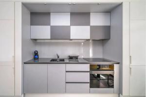 Silver Apartment With Hot Tub And Balcony, Zagreb