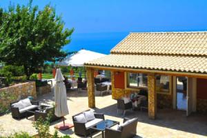 Apartments and Studio With Swimming Pool and Sea View in Beach, Corfu, Pelekas