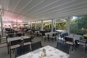 Slavey Hotel, Golden Sands