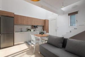 New Loft, Pool Villa & Jacuzzi , Kids Pool ,10 min to Lindos, Haraki