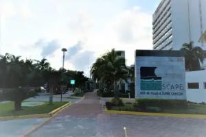 Oceanfront Condo at Voted Best Sandy Beach Apart-hotel, Cancun