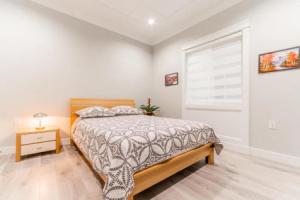 Aaron's Sweet Home Apartments, Surrey