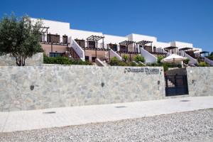 Southern Dreams Apartments, Gennadi