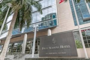 Residence at the Four Seasons Apartments, Miami