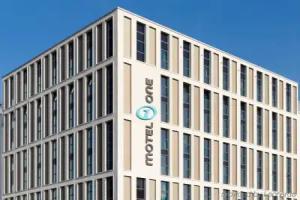 Motel One Köln-Altstadt, Koln