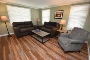 20 min Walk to ND 3 Bedroom 2 Bath Home 54475, South Bend