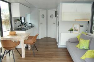 Hausboot greenpartment houseboathotel, Bad Gogging