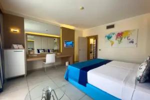 AQI Pegasos World Hotel, Side