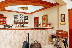 Almond Holiday Village, Karavas