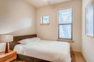 Sentral East at 1630 E. Sixth Apartments, Austin