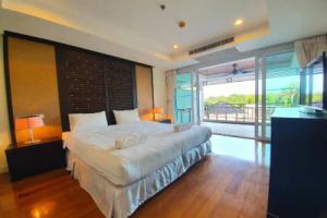 Spacious apartment with Ocean view in, Panwa