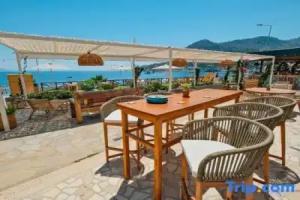 Diplomat Suites, Icmeler