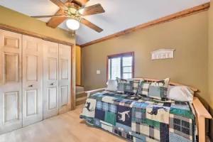 Best Location - Cabin w/ Hot Tub! Tourist base, Maggie Valley