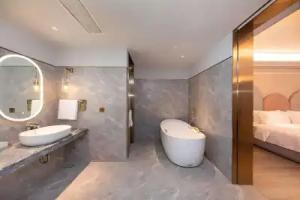 Mercure East Railway Station Hotel, Xinyang