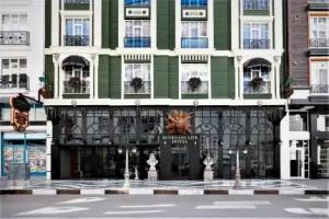 Reform Hotel, Van