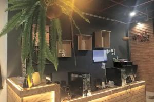 Goodnight Hostel, Trang