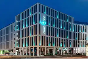 Motel One Köln-Altstadt, Koln